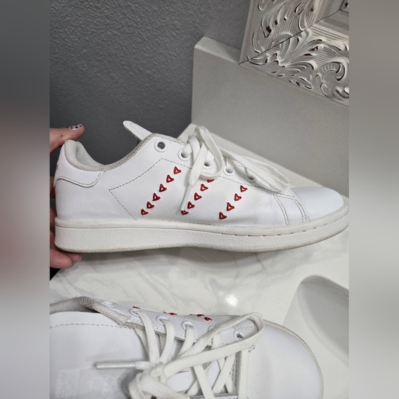 Adidas Stan Smith Valentines Day Sneakers - Picture 8 of 16